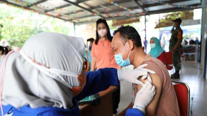 Program vaksinasi covid-19 kini kembali digencarkan, seiring naiknya kasus.