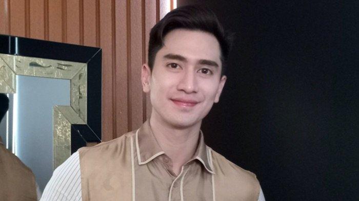 Pemain sinetron Verrell Bramasta di kawasan Ciganjur, Jakarta Selatan, Kamis (29/6/2023).