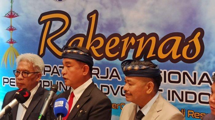 Menteri Koordinator Bidang Hukum, HAM, Imigrasi dan Pemasyarakatan (Menko Kumham Imipas) Yusril Ihza Mahendra saat konferensi pers usai Rakernas Perhimpunan Advokat Indonesia (Peradi) di Jimbaran, Kabupaten Badung, Bali, Kamis (5/12/2024). (KOMPAS.com/Yohanes Valdi Seriang Ginta)