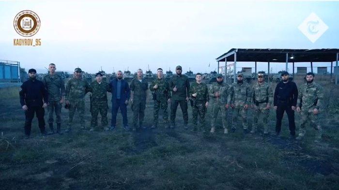 Potret Pemimpin Chechnya Ramzan Kadyrov bersama anak dan pasukannya militernya yang mayoritas adalah umat muslim yang pro akan Presiden Rusia Vladimir Putin.