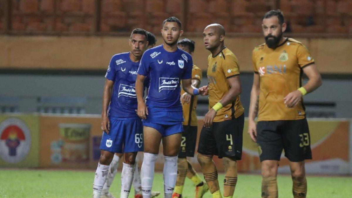 Striker muda PSIS Semarang Farrel Arya saat berhadapan kontra Bhayangkara FC di gelaran Liga 1 2022 pekan ke-28, Rabu (1/3/2023).