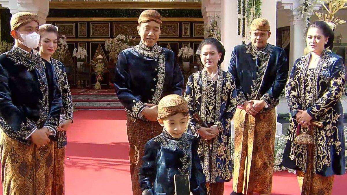Momen Jan Ethes gantikan Presiden Joko Widodo (Jokowi) menjawab pertanyaan awak media, Minggu (11/12/2022).