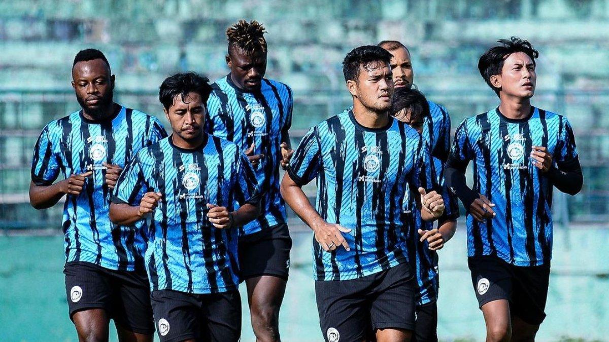 Para pemain Arema FC di sesi latihan jelang bergulirnya kompetisi di musim 2023/2024.