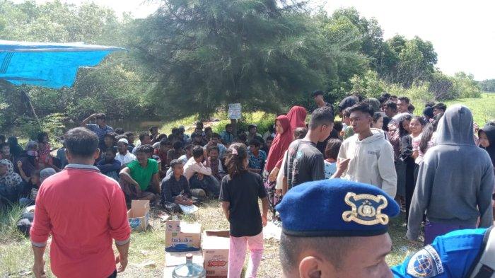 Sebanyak 147 pengungsi Rohingya mendarat di Pantai Mercusuar, Desa Karang Gading, Labuhan Deli, Kabupaten Deli Serdang, Sumatera Utara.