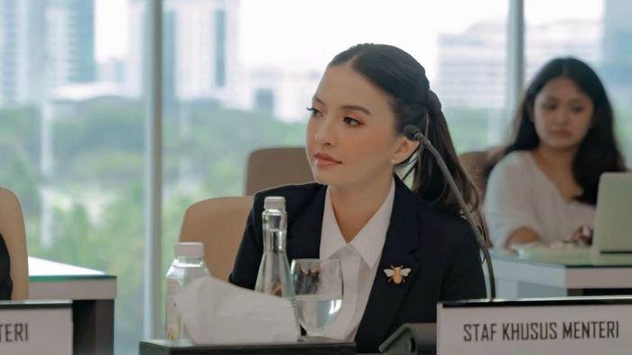 Raline Shah dalam Pelantikan dan Pengambilan sumpah janji jabatan Menkomdigi pada Senin (13/1/2025)