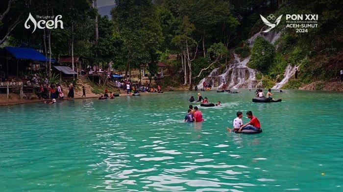 Objek wisata Air Terjun Kolam Biru di Desa Rerebe, Kecamatan Tripe Jaya, Kabupaten Gayo Lues, Provinsi Aceh.