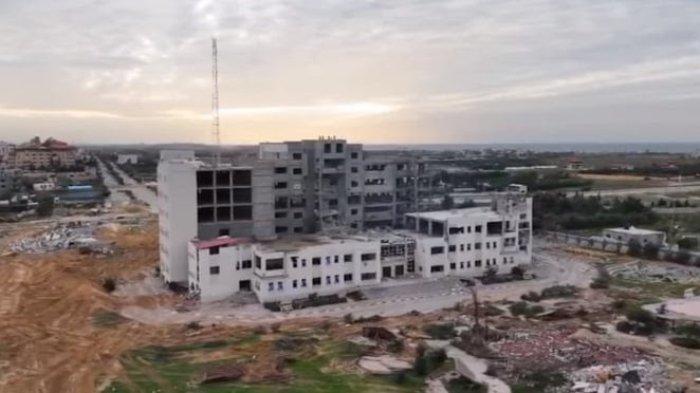 Universitas terakhir yang masih berdiri di Jalur Gaza dihancurkan oleh tentara Israel pada hari Rabu ketika tentara meledakkan ratusan ranjau darat yang diikatkan ke gedung tersebut.