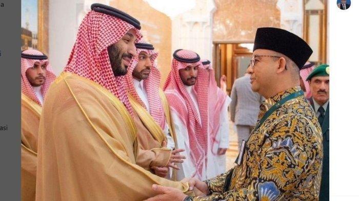 Anies Baswedan yang merupakan bacapres dari partai Koalisi Perubahan untuk Persatuan (KPP) memposting di akun Instagramnya @aniesbaswedan, berupa foto dirinya bertemu dengan Pangeran Arab Saudi atau Putra Mahkota Kerajaan Arab Saudi yakni Pangeran Muhammad bin Salman al-Saud (MBS).