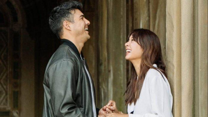 Artis Aurelie Moeremans dan Tyler Bigenho telah resmi menjadi suami-istri. Pernikahan mereka digelar di Old Orange Country Courthouse, California, Amerika Serikat, pada 30 Desember 2024.
