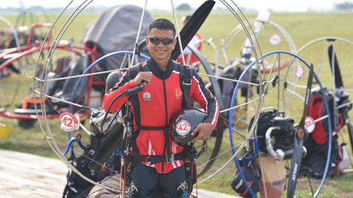 Atlet Aceh, Hening Paradigma, berhasil meraih medali emas pada pertandingan cabang olahraga aerosport-paramotor kategori Economic FL-Distance putra.