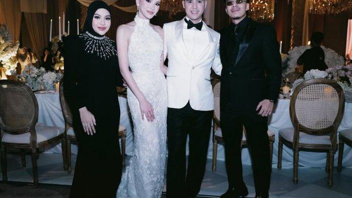 Pasangan Aurel Hermansyah dan Atta Halilintar turut menghadiri resepsi pernikahan Al Ghazali dan Alyssa Daguise di The St. Regis, Jakarta Pusat, Senin (16/6/2025).