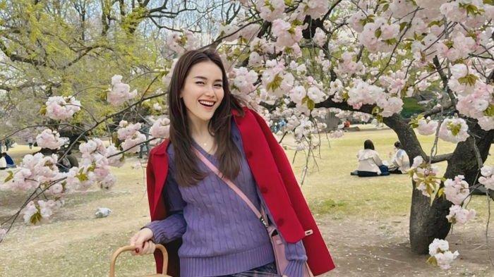 Potret cantik Ayu Ting Ting saat liburan di Jepang