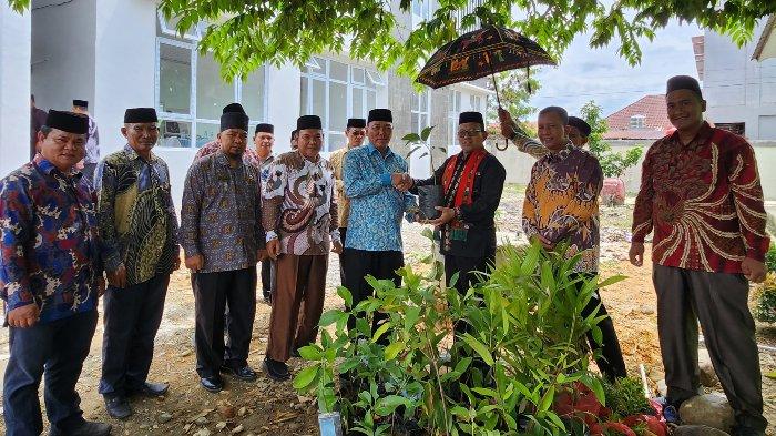 Kakanwil Kemenag Aceh, Azhari mempromosikan program wakaf produktif di wilayah dataran tinggi Gayo.