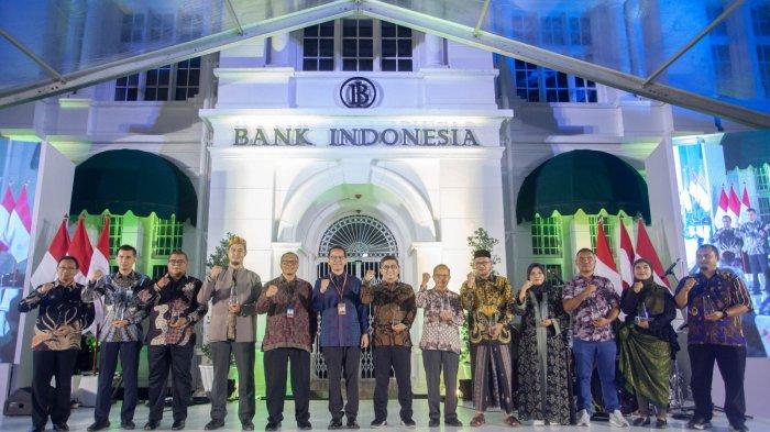 Deputi Kepala Perwakilan BI Aceh juga menyerahkan anugerah BI Award 2023 kepada 10 mitra strategis lainnya.