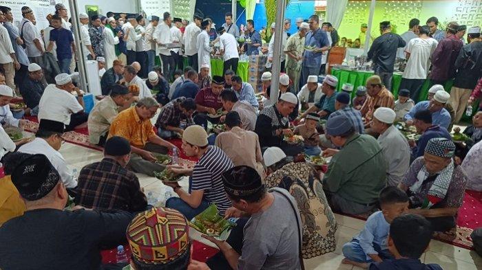 Badan Musyawarah Pidie Jaya (Bamus Pijay) Jabodetabek menggelar perayaan Maulid Nabi Muhammad Shallalahu A'laihiwasallam 1445 Hijriah. Acara ini disertai dengan pengumpulan donasi untuk Palestina di Masjid Aceh Darussalam, Pasar Minggu, Jakarta Selatan, Minggu 3 Desember 2023.