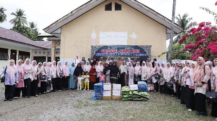 PIKABAS Bank Aceh Syariah Salurkan Bantuan Paket Bahan Pokok