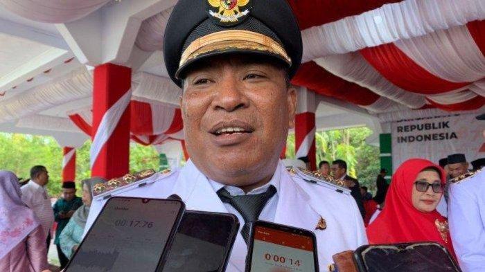 Kabar duka datang dari Kabupaten Halmahera Selatan, Maluku Utara. Bupati Halmahera Selatan Usman Sidik meninggal.