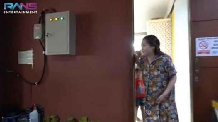 Di tengah kelangkaan gas 3 kg, kembali beredar foto Nagita Slavina dan deretan gas melon. Faktanya, itu adalah foto lama yang diambil dari potongan video konten di Rans Entertainment.