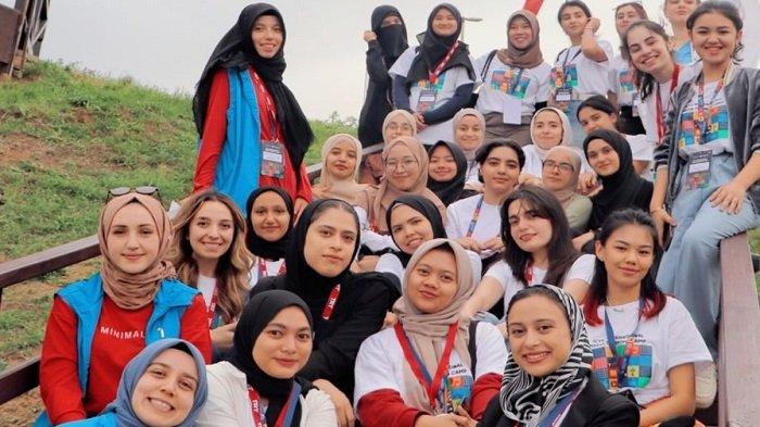 Ita Farida bersama para duta baca perwakilan dari seluruh negara-negara anggota Organisasi Kerja Sama Islam (OKI).