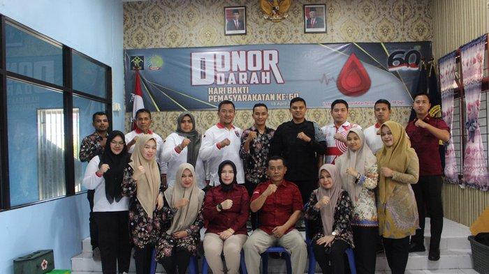 Foto bersama setelah donor darah di Lembaga Pemasyarakatan (Lapas) Perempuan Sigli, Pidie, Kamis (10/4/2024).