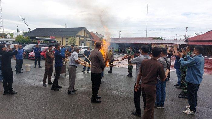 Pemusnahan barang bukti ganja di Mapolres Pidie