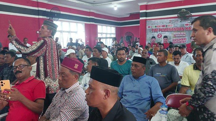 Pendukung Sarjani/Alzaizi saat Rapat di Sekretariat Partai Aceh, Selasa (29/10/2024).