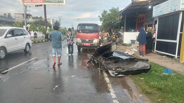 Tabrakan maut- Tabrakan-Angkutan umum L-300 bertabrakan dengan dump
truk sampah di kawasan Desa Matang Sagoe, Peusangan Bireuen terjadi
sekitar pukul 04.30 WIB, Rabu (13/11/2024).