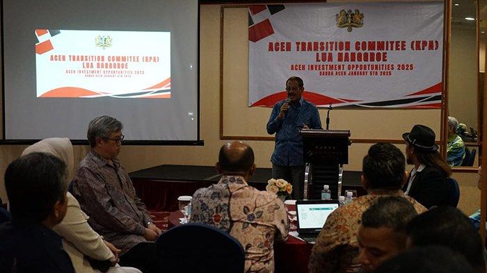 Penasihat KPA Luwa Nanggroe, Tan Sri Dato’ Hj Abd Karim bin Shaikh Munisar saat memberikan sambutan dalam acara bertajuk “Aceh Investment Opportunities 2025” di Hermes Palace Hotel, Minggu (5/1/2025) malam.