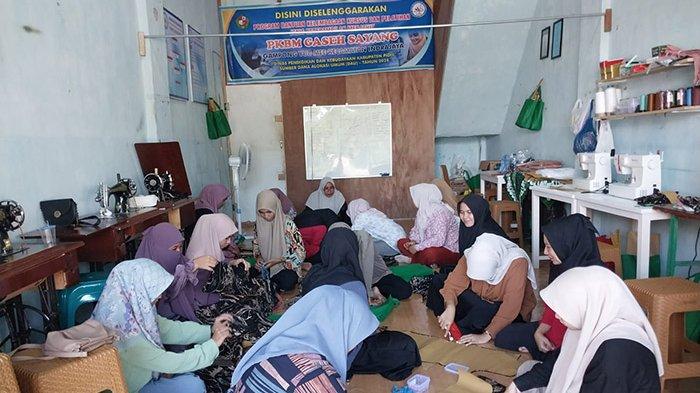Kursus pelatihan menjahit dibekali Dinas Pendidikan dan Kebudayaan Pidie