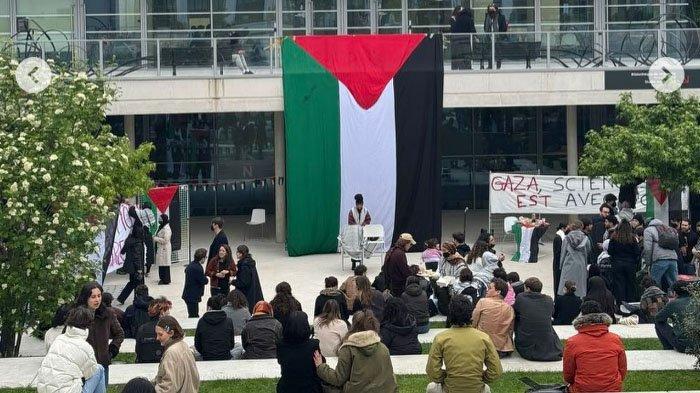 Para mahasiswa di Kampus SciencesPo sedang menyiapkan perkemahan anti-genosida dalam solidaritas dengan rekan-rekan AS & Palestina. Gerakan mahasiswa Eropa secara resmi bergabung dengan gerakan yang dipelopori oleh kampus-kampus di Amerika.