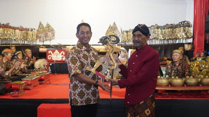 Pergelaran Wayang Kulit Lakon Bimo Krido Memeriahkan HUT Ke-78 TNI di ...