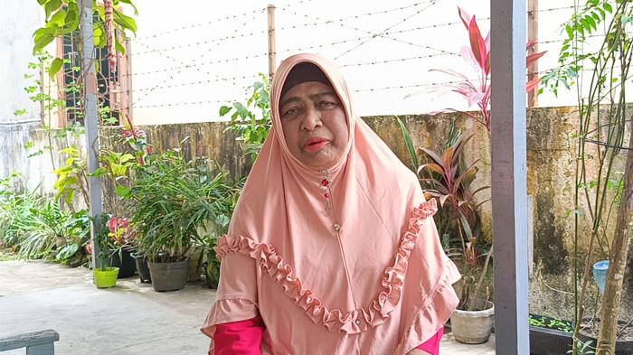 ALMARHUMAH - Foto almarhumah Ramlah bin Basyah, saat wawancara dengan Serambinews.com, setelah anaknya Iskandar Usman Al-Farlaky ditetapkan sebagai Bupati Aceh Timur terpilih, Maret 2025.
