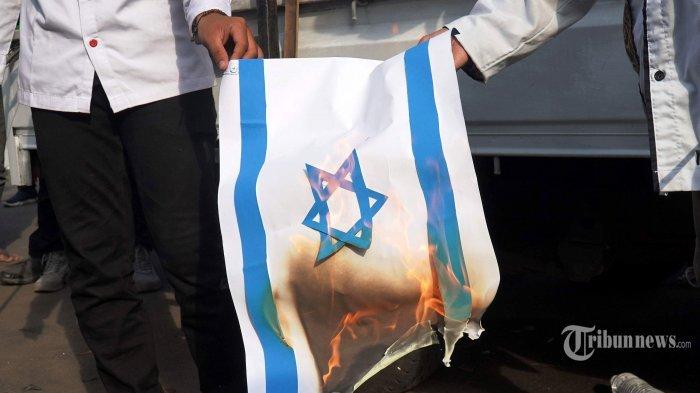 Ilustrasi: Bendera Israel dibakar