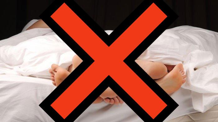 Dalam sebuah ceramah yang baru-baru ini disampaikan, Buya Yahya menegaskan bahwa menceritakan atau menyebarkan kisah hubungan intim pasangan suami istri adalah hal yang haram dan termasuk dosa besar, Rabu (16/7/2025).