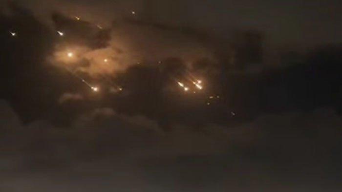 Iran meluncurkan serangan rudal balistik ke wilayah Israel, Rabu malam (2/10/2024).