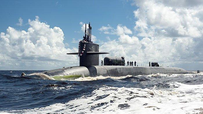 (15 Juli 2012) Kapal selam berpeluru kendali kelas Ohio USS Georgia (SSGN 729) melintasi Sungai Saint Marys. Georgia kembali ke Kings Bay setelah lebih dari setahun bertugas.