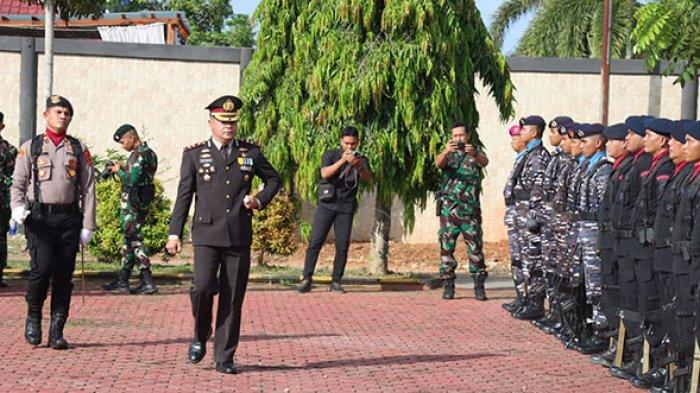PIMPIN UPACARA - Kapolres Aceh Utara, AKBP Deden Heksaputera S SIK memimpin upacara Hari Bhayangkara di Lapangan Tribrata
Mapolres setempat, Senin (1/7/2024).
