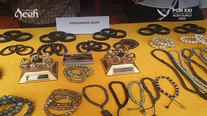 Hasil kerajinan batu giok Nagan Raya.