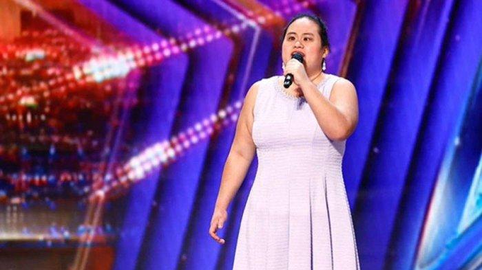 Lavender Darcangelo saat tampil di paggung America's Got Talent 2023. (NBC via Hollywood Life)
