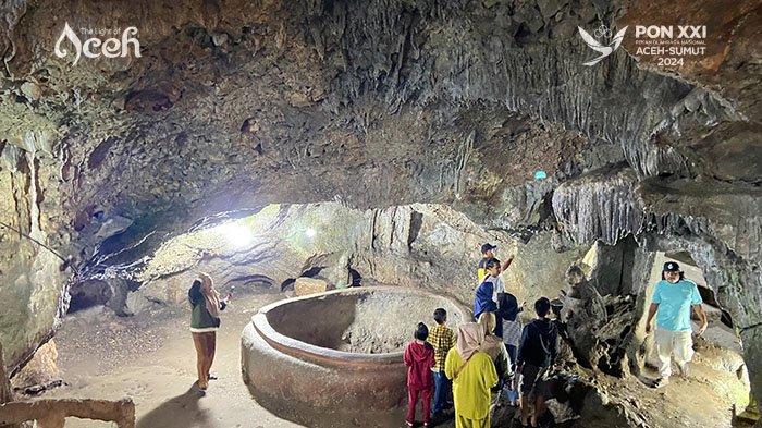 
Wisatawan ramai mengunjungi objek wisata Putri Pukes, di Kampung Mendale, Kecamatan Kebayakan, Kabupaten Aceh Tengah, Jumat (13/9/2024). 