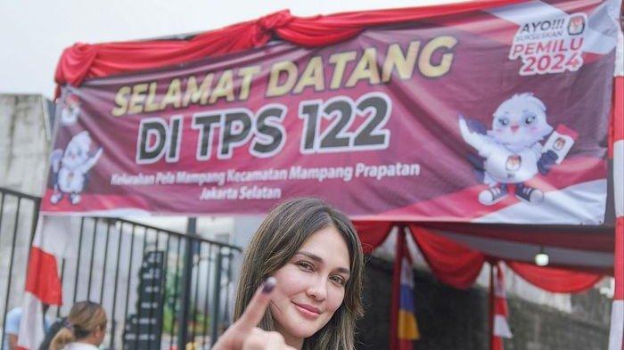 Luna Maya nyoblos ke TPS hari Rabu (14/02/2024).