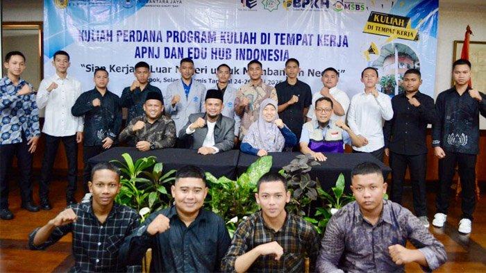 Para santri alumni Pesantren Teknologi MSBS lulusan tahun ajaran 2024/2025 resmi memulai Program Persiapan Magang ke Jepang sambil Kuliah di Tempat Kerja berlangsung di Hotel Bumi Wiyata, Margonda, Depok, Selasa (24/6/2025).