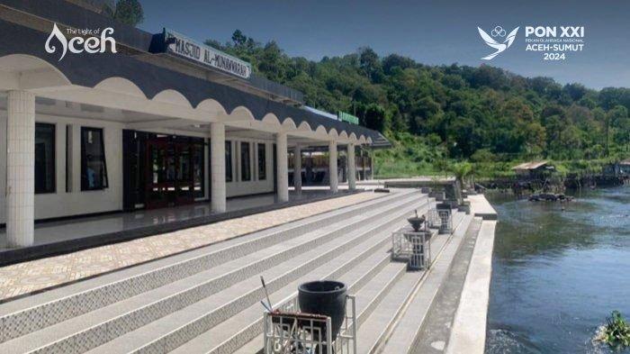 Masjid Al-Munawwarah Uning, masjid yang berada  di tepi sungai di Kampung Uning, Kecamatan Pegasing, Kabupaten Aceh Tengah.