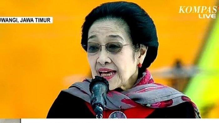 Ketua Umum Partai Demokrasi Indonesia Perjuangan (PDI-P) Megawati Soekarnoputri dalam acara kampanye akbar Harapan Jutaan (Hajatan) Rakyat Ganjar-Mahfud di Banyuwangi, Jawa Timur, Kamis (8/2/2024).