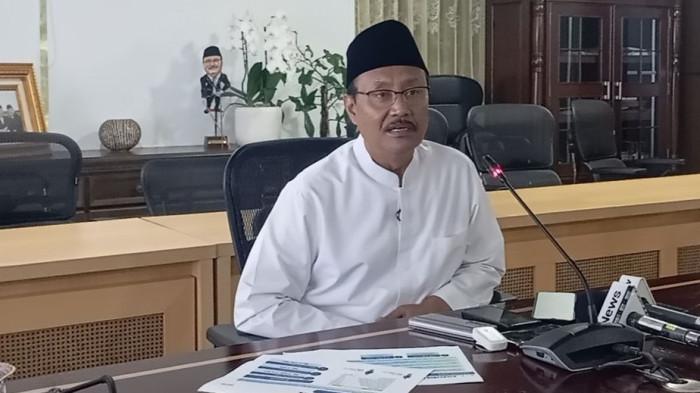 KEMENSOS - Mensos Saifullah Yusuf saat ditemui di Gedung Kemensos, Jakarta, Sabtu (19/7/2025). Menteri Sosial Saifullah Yusuf menegaskan bahwa penyaluran bansos harus tepat sasaran dan tidak digunakan untuk hal-hal di luar peruntukannya
