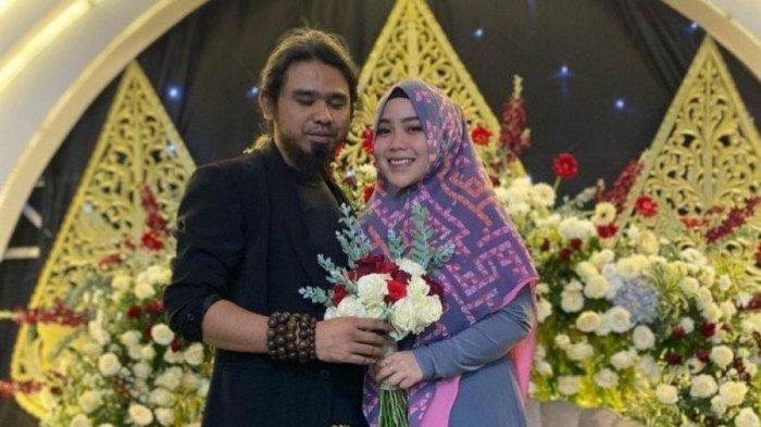 Momen kemesraan pasangan Gus Samsudin dan Yuni (Instagram Yuni)