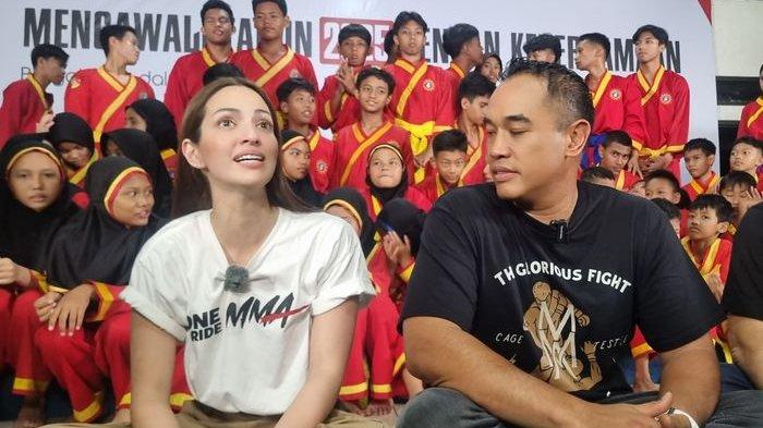 Nia Ramadhani dan Ardi Bakrie saat ditemui di kawasan Makasar, Jakarta Timur, Jumat (14/3/2025).