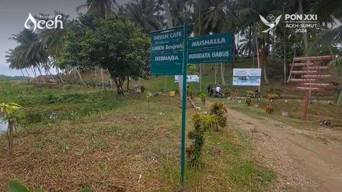 Tiang penunjuk arah untuk fasilitas yang ada di objek wisata rawa gambut Paya Nie Bireuen.
