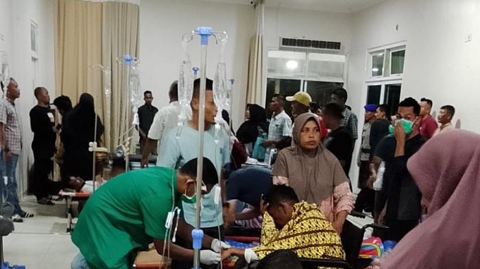 Para nelayan yang selamat dari kapal KM. Bahagia Jaya 01 dibawa ke IDG RSUD Zubir Mahmud, tersorot juga Kapolres Aceh Timur meninjau langsung ke RS kondisi para nelayan, Selasa (22/7/2025) malam sekitar pukul 22.30 WIB.