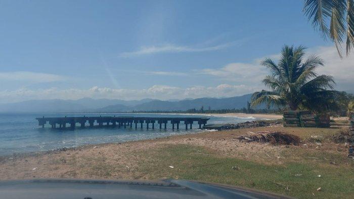 Kondisi dermaga di Pelabuhan Lhok Pawoh, Kecamatan Manggeng, Abdya sudah tidak dapat difungsikan dan terbengkalai.